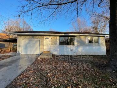 Main picture of 1742 N Oak Grove Ave
