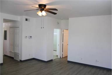 Main picture of 2021 S 3rd St