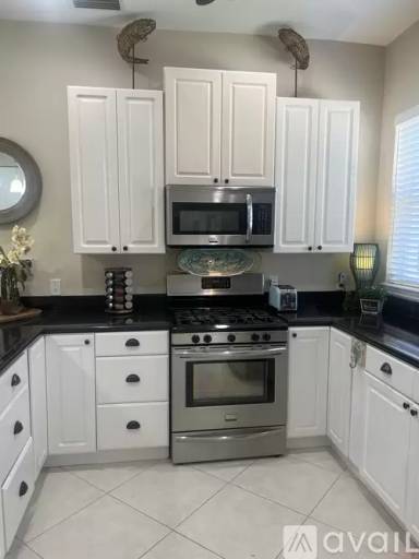 Main picture of 480 NE 37th St