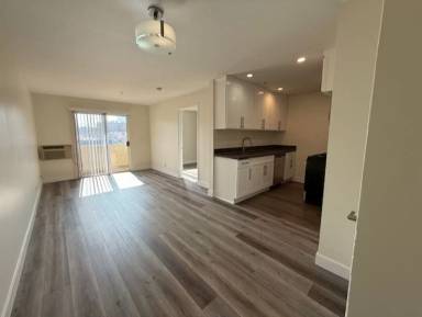 Main picture of 750 S Carondelet St Apartments