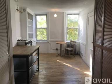Main picture of 35 E 1st St