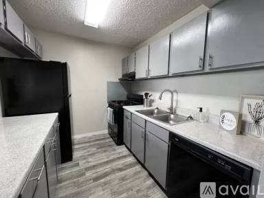 Main picture of 212 Sam Houston Dr
