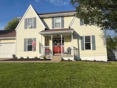 Main picture of 2025 Oak Meadow Dr