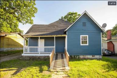 Main picture of 2608 E 37th St