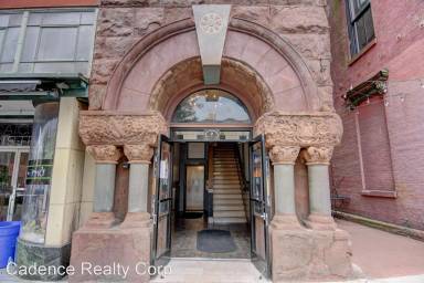 Main picture of 21 N Front St