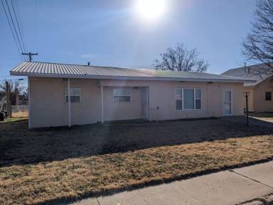 Main picture of 209 W Plaza Dr