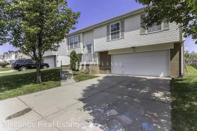 Main picture of 2704 Michaela St