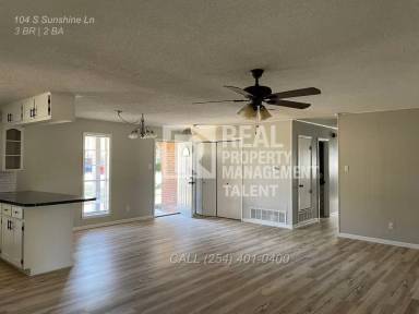 Main picture of 104 S Sunshine Ln