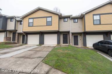 Main picture of 2306 Timber Oaks Ln