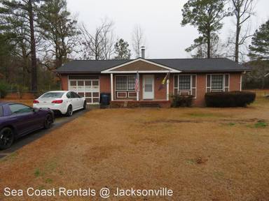 Main picture of 303 Lakewood Dr