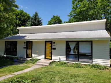 Main picture of 405 Cedar St NE