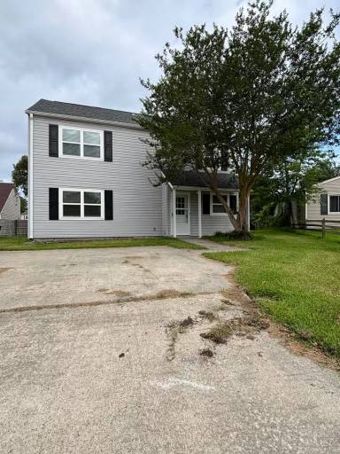 Main picture of 124 E Saltwood Pl