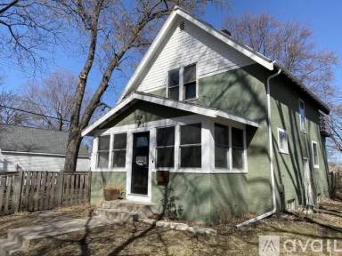 Main picture of 3112 E 33rd St