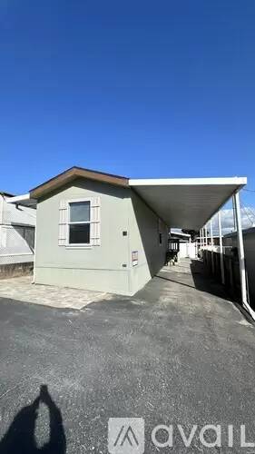 Main picture of 801 S Halcyon Rd