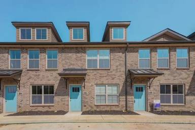 Main picture of Henry Place Blvd