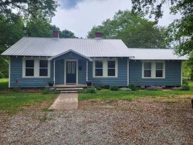 Main picture of 988 Athens Rd