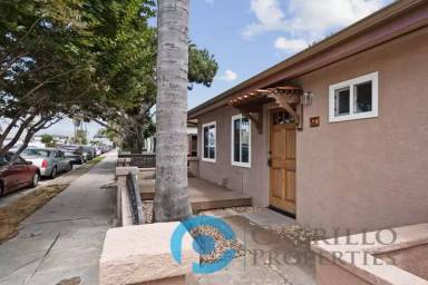 Main picture of 2104 Bacon St