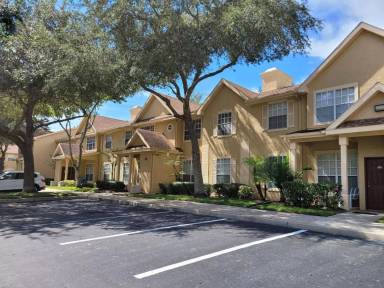 Main picture of Crescent Place at Lake Lotus Condominiums