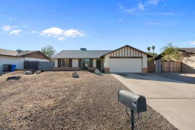Main picture of 4043 W Sweetwater Ave