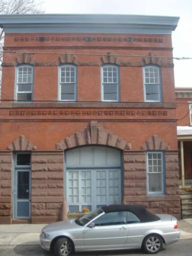 Main picture of 2837 Cambridge St