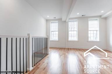 Main picture of 2235 N Clybourn Ave