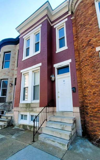 Main picture of 1225 E Lanvale St