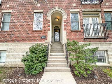 Main picture of 215 N New Jersey St