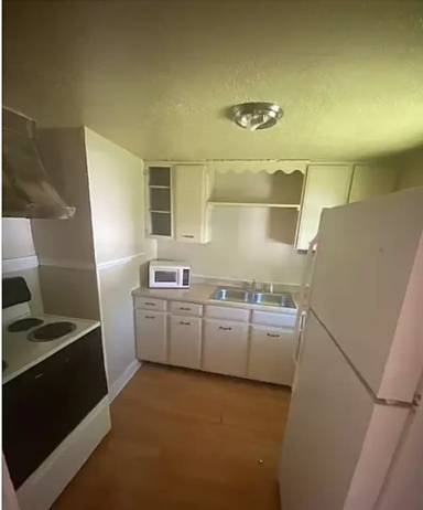 Main picture of 4245 Woodlawn St