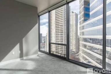 Main picture of 461 W Chicago Ave