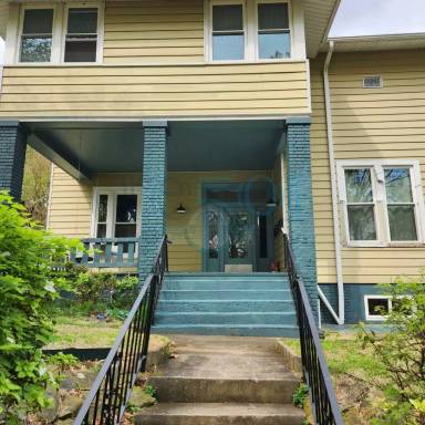 Main picture of 900 N Pine St