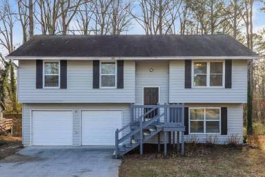 Main picture of 5375 Olde Mill Dr NE