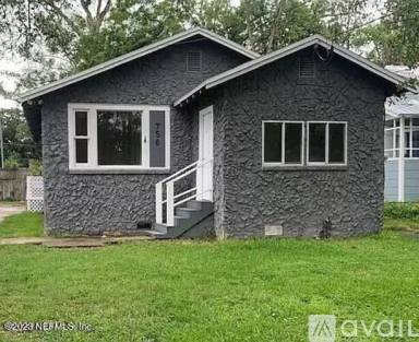 Main picture of 756 Saranac St