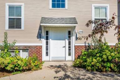 Main picture of 109 Fieldcrest St