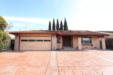 Main picture of 3076 Chippenham Dr