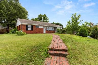 Main picture of 2401 Berkley St