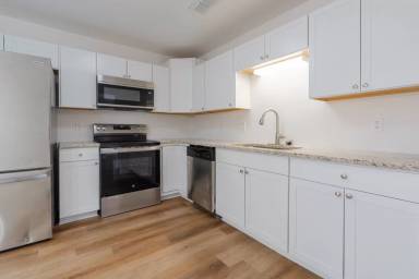 Main picture of 320 Clark St