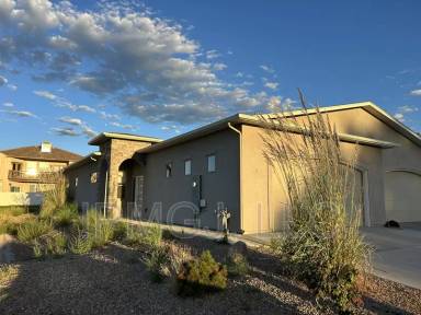 Main picture of 581 W Indian Creek Dr