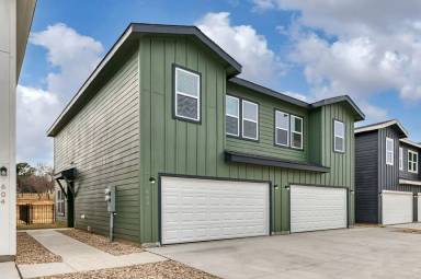 Main picture of AVAILABLE NOW! BEAUTIFUL 3 BEDROOM DUPLEX LOCATED IN BURLESON, TEXAS!