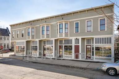 Main picture of 243 E 11th St