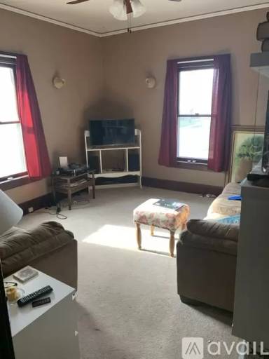 Main picture of 702 9th St SE