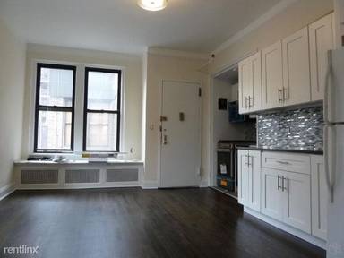 Main picture of 245 W 72nd St