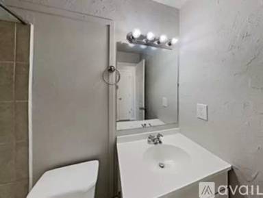 Main picture of 2850 S Olathe Ct