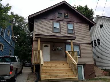 Main picture of 705 S Division St
