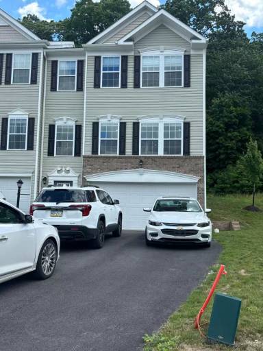 Main picture of 2400 Canterbury Dr