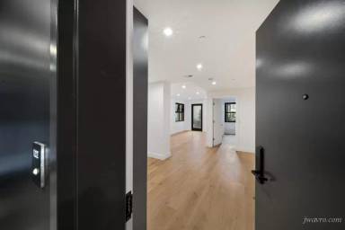 Main picture of 101 15th St