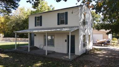 Main picture of 904 N Grand Ave