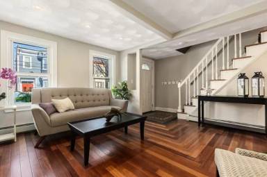 Main picture of 467 Sumner St