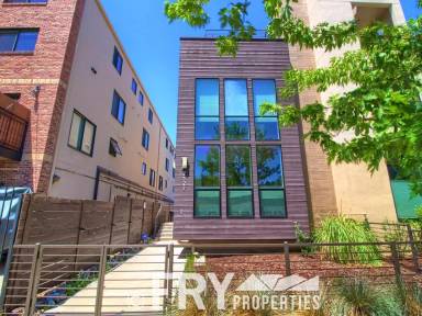 Main picture of 2427 Lawrence St