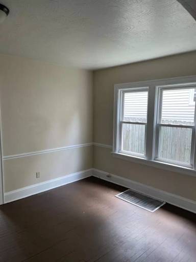 Main picture of 565 Eastland Ave