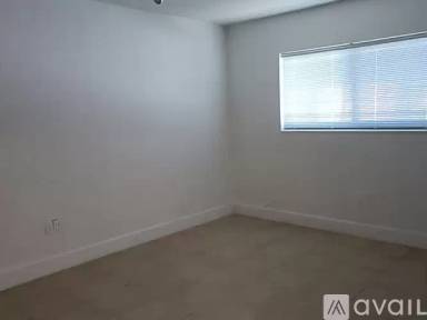 Main picture of 2430 NE 135th St